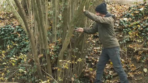 Building complete and warm survival shelter | Bushcraft earth hut, grass roof & fireplace with clay