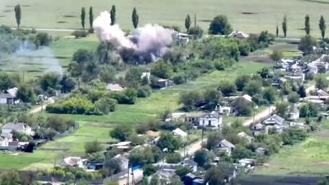 💙💛 💥 Ukrainian self-propelled guns Gvozdika destroying armored vehicles. 💙💛 22nd June 2022