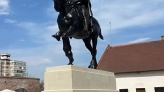 Statuia regelui maghiar Ladislau I, a fost inaugurată pe furiș de municipalitatea Oradea