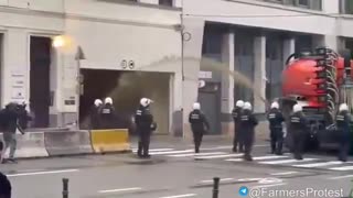 Germany 🇩🇪 | Farmers spray shit in police..