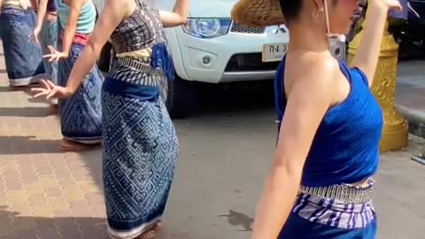 Beautiful Thai Dance Parade, beautiful Thai culture #channeldechฟาร์มอ้นบ่าวเดชนครพนม