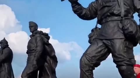 V Luhansku odhalili nový pomník na počest ruké armády