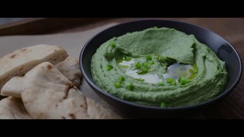 Creamy Spinach Avocado Hummus 🥑 Naturally Vegan Recipe from the Middle East with a Modern Twist