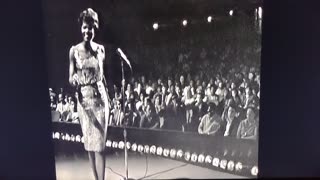 Dionne Warwick Walk On By 1965 Live