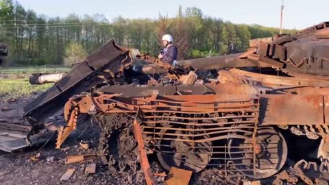 🇺🇦Graphic War18+🔥Post Battle Footage New Ruski T90 Tank Blasted Scrap - Ukraine Armed Forces(ZSU)