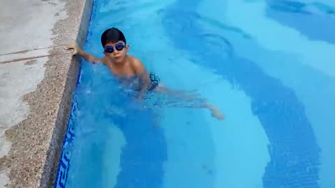 6 yr kid Crossed full Pool Underwater | unbelievable underwater swimming