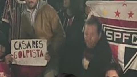 Torcedores protestam contra a votação de mudança do estatuto do São Paulo (Notícia Curta)