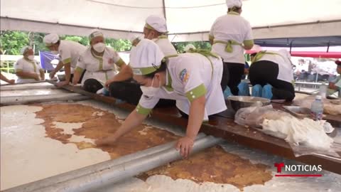 Celebran el Día Internacional de la Pupusa con un nuevo récord mundial en El Salvador