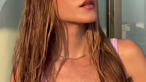 Hanna Romanazzi is a Brazilian beauty model and her instagram video.