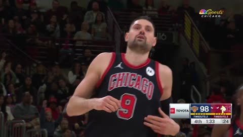 Vucevic drills the clutch triple to put Chicago up 8 with less than two to play🎯 Knicks-Bulls