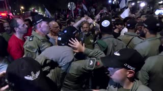 Scuffles break out inTel Aviv anti-government protest