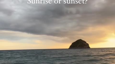 🌅 Sunrise or sunset Write in the comments 👇 . . 📍Hiliadou beach, Evia, Greece . . #wu_greece