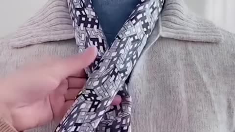 Different ways of tying silk scarf