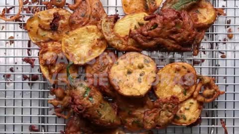 PAKISTANI-STYLE VEGGIE PAKORAS