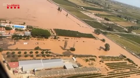 Flooding claims lives in Spain after record rainfall - BBC News