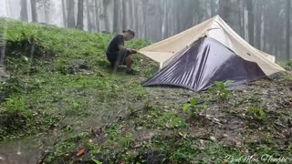 SOLO CAMPING HEAVY RAIN - BUILD SHELTER IN LONG HEAVY RAIN - ASMR