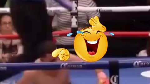David Benavidez "The Monster" gets knocked down with a Jab!