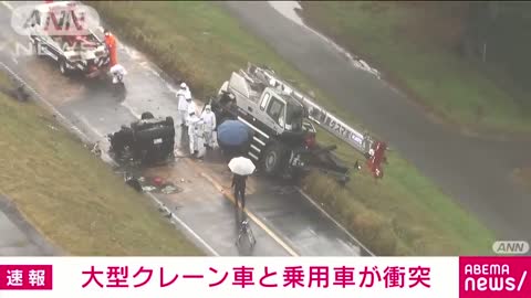 【速報】大型クレーン車と乗用車が正面衝突 男性2人が意識不明(2022年11月15日)