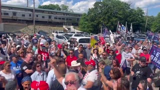 3,000 Trump supporters in Long Island, New York, came out to support Trump.