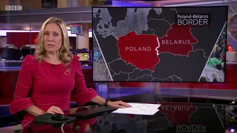 Thousands of migrants mass on Belarus border with Poland - BBC News