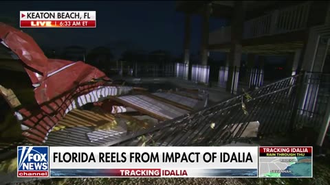 Reporter shows destruction to neighborhoods after Hurricane Idalia