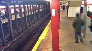Man punched and robbed at New York City subway station