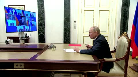 Putin says volunteer fighters welcome