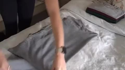 How to fold ur clothes easily