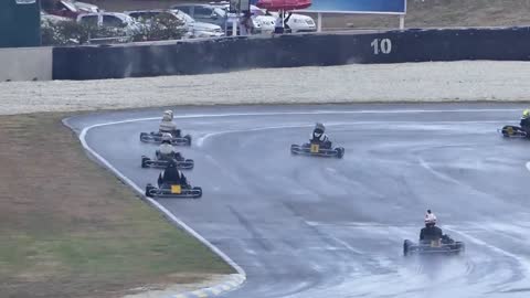 LEWIS HAMILTON: F1 CAR vs YAMAHA R1M SUPERBIKE!!