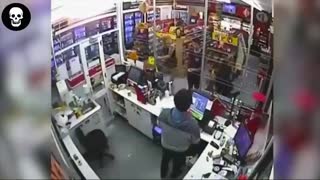 SELF DEFENSE 101: THE MAN DRESSED AS A WOMAN WIELDING AN AXE IN 711!