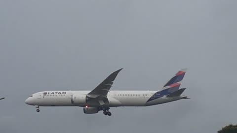 Boeing 787-9 PS-LAA na aproximação final antes de pousar em Manaus vindo de Guarulhos