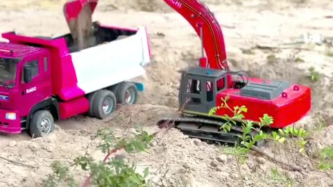 Amazing excavator truck HYUNDAI [ Hyundai Pour soil to clear the lake ]