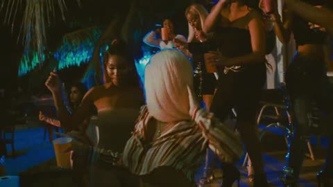 BAD BUNNY x DRAKE - MÍA (Official Video)