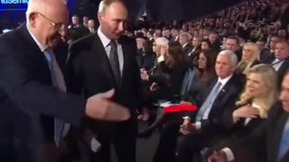 😲 Some people are different ~ Putin ignored hand shaking with Netanyahu