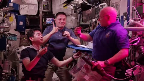 NASA Astronauts Grow and Eat Fresh Lettuce in Space