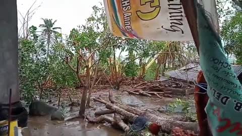 Typhoon Ulysses (Vamco) hits Bicol, Philippines 🇵🇭 Third typhoon in a month - November 11 2020