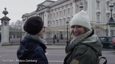 SHOCKING - Naked Boy Escapes From Buckingham Palace!