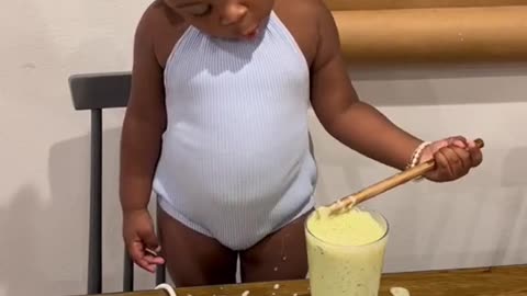 Baby makes her own delicious food