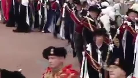 Soldier faints at Windsor Castle