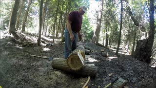 The skill of cutting down the logs of cotton hut