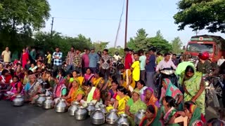 Indian women block roads in protest amid water crisis