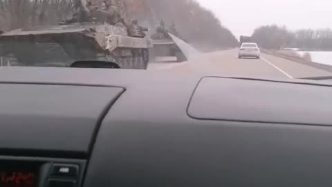 Footage uploaded by netizens 9 hours ago shows several Msta-S howitzers, R-149MA1 command-staff
