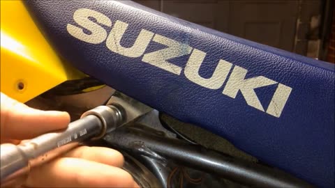 How to Remove the Seat From a 2006 Suzuki DRZ 250