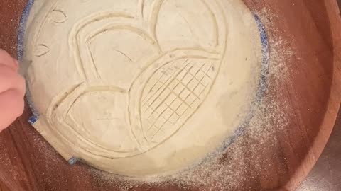 Simple flower scoring on sourdough