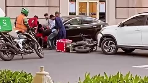 People helping Delivery boy in Dubai