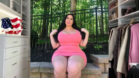 Nicole .. Plus Size Model Bio, Lifestyle, Net Worth Curvy Model Fashion 2023