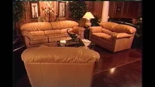 HOM Furniture Commercial (2004)