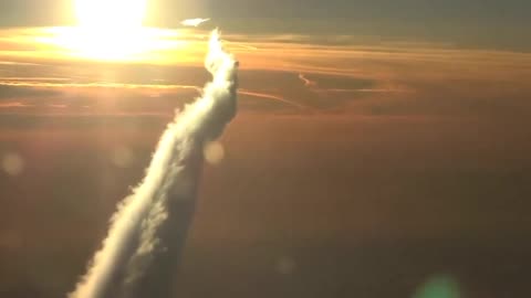 787 Dreamliner caught Chemtrailing mid Air