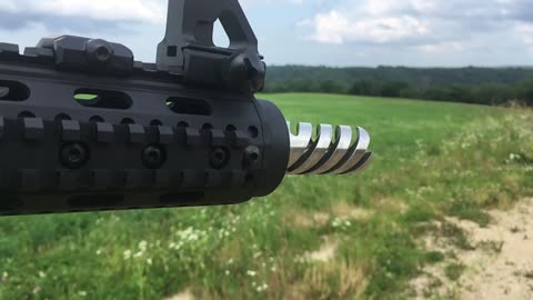 Twisted flash hider unscrews itself