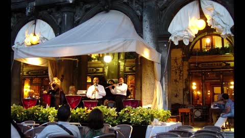 POV: you are having dinner in a good restaurant in Venice/Italy - Venice Cafe Ambiance